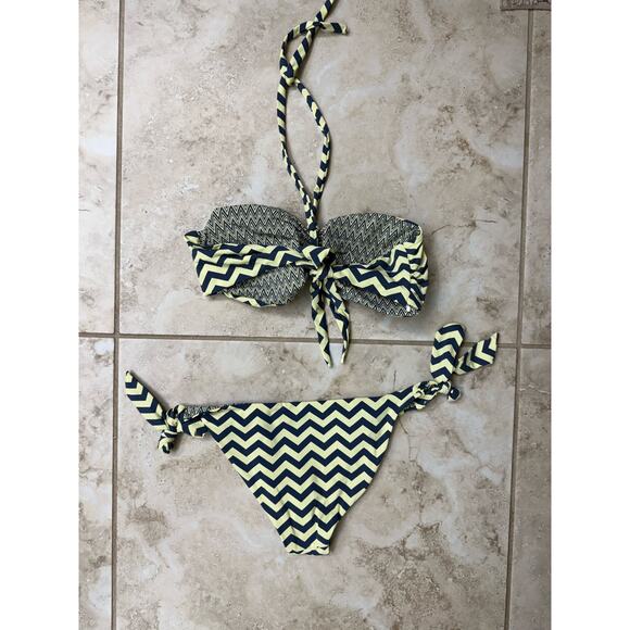 Amazon new yellow grey two piece with pads small swim suit - Picture 3 of 3